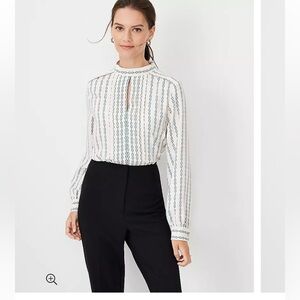 Ann Taylor - Chain Print Mixed Media Pleat Front Mock Neck Top - Sz M - Like new